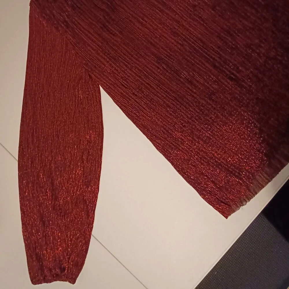 NWT Women's Alfani Red Shimmer‎ Blouse with Black Lining Size Medium